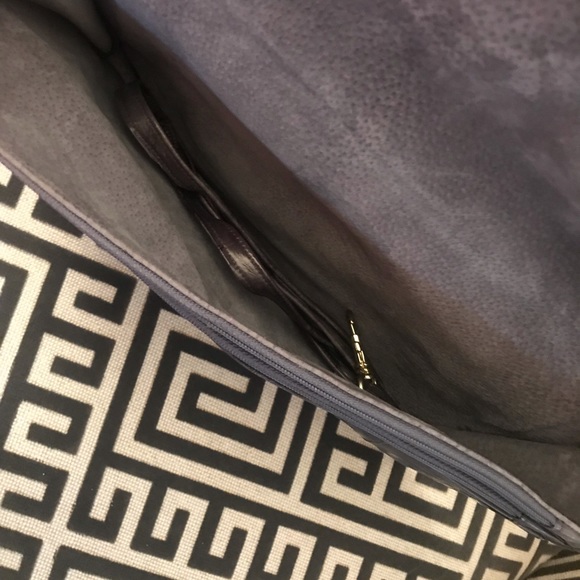 Genuine Eel Clutch w/ Crossbody Strap in Gray - Picture 4 of 4